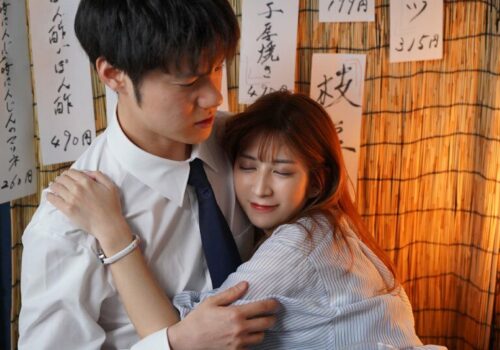 Chị cấp trên xinh đẹp say sĩn cùng em trai crush về nhà tâm sự Chị cấp trên xinh đẹp say sĩn cùng em trai crush về nhà tâm sự