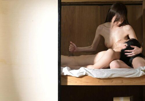 Cô chị gái bí mật cùng cậu thanh niên mới lớn Cô chị gái bí mật cùng cậu thanh niên mới lớn