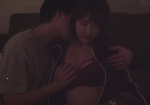 Cô em vợ mới lớn gạ tình anh rể khi thấy chị gái không làm anh thỏa mãn Cô em vợ mới lớn gạ tình anh rể khi thấy chị gái không làm anh thỏa mãn