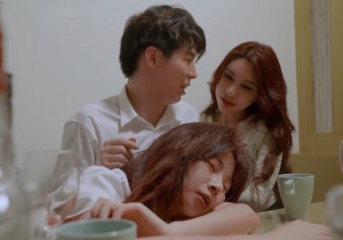 Người mẹ đơn thân gạ tình cậu bạn trai của con gái lúc say sĩn Người mẹ đơn thân gạ tình cậu bạn trai của con gái lúc say sĩn