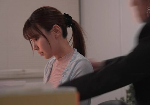 Tên đồng nghiệp dâm dục hiếp dâm em trợ lý xinh đẹp khi tăng ca Tên đồng nghiệp dâm dục hiếp dâm em trợ lý xinh đẹp khi tăng ca