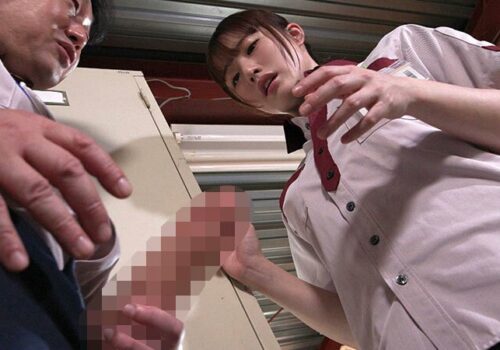 Tên quản lý cửa hàng biến thái và em gái nhút nhát cần tiền Tên quản lý cửa hàng biến thái và em gái nhút nhát cần tiền